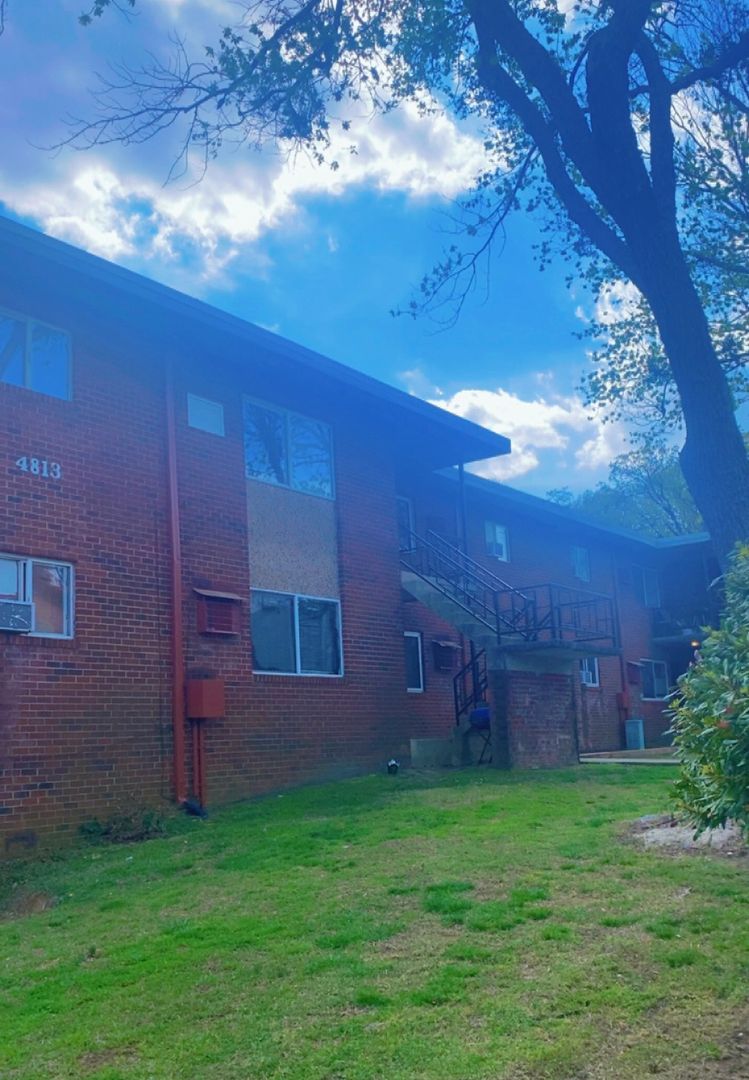 Raleigh Apartment: 151-A Jones Franklin Rd.