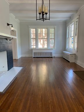 Beautiful Main Floor Unit Available on Rivermont Ave – photo 1