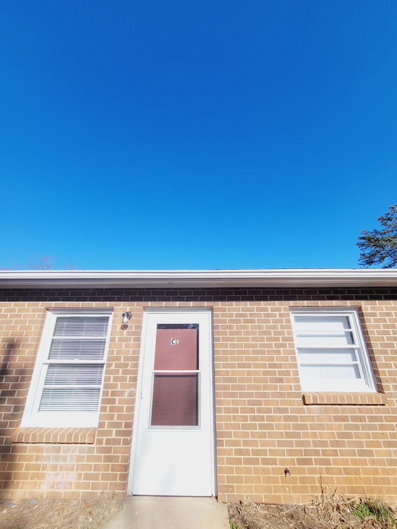 Gretna Apartment: 284 Farmers Mountain Road