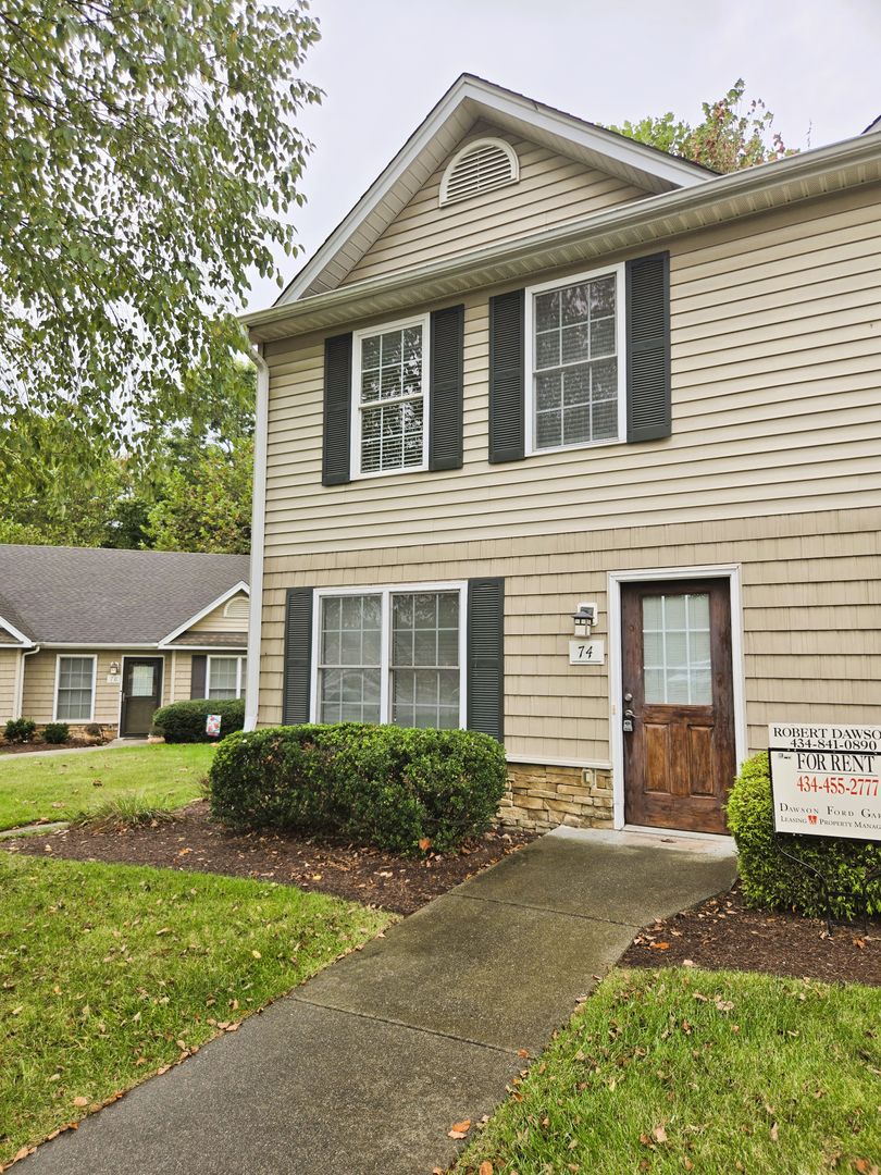 Lynchburg House: 74 Old Tavern Circle