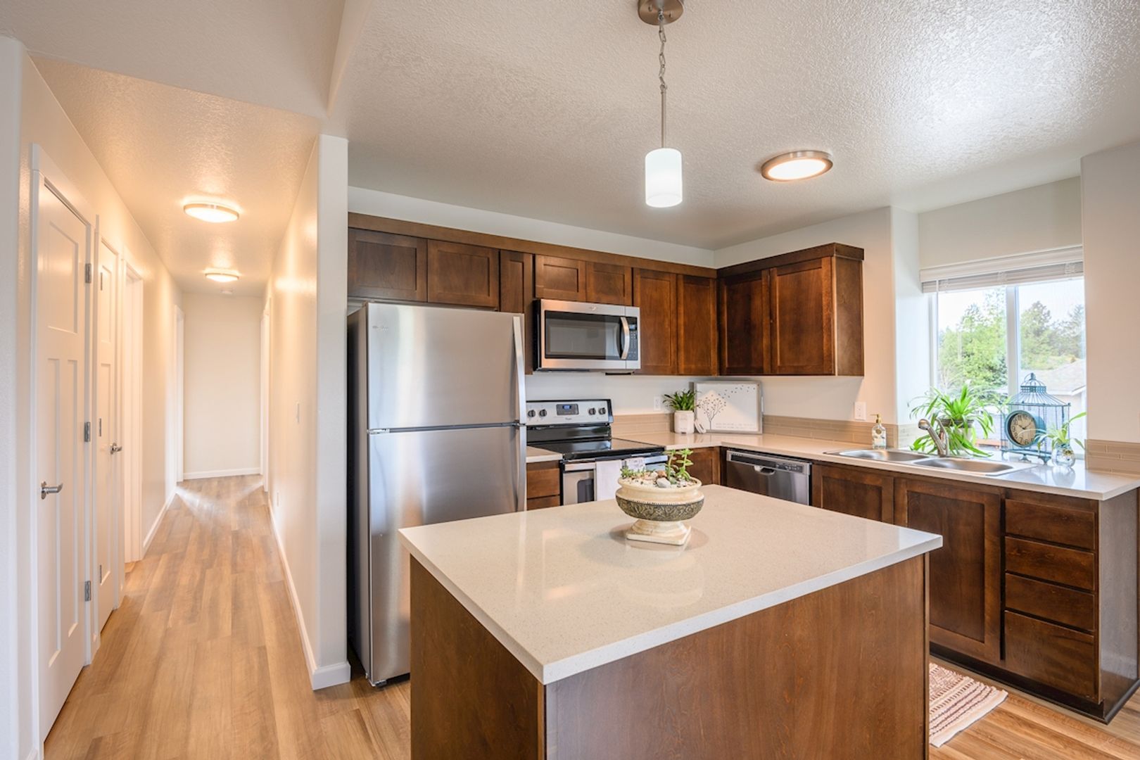 Portland Apartment: 17366 NE Halsey St