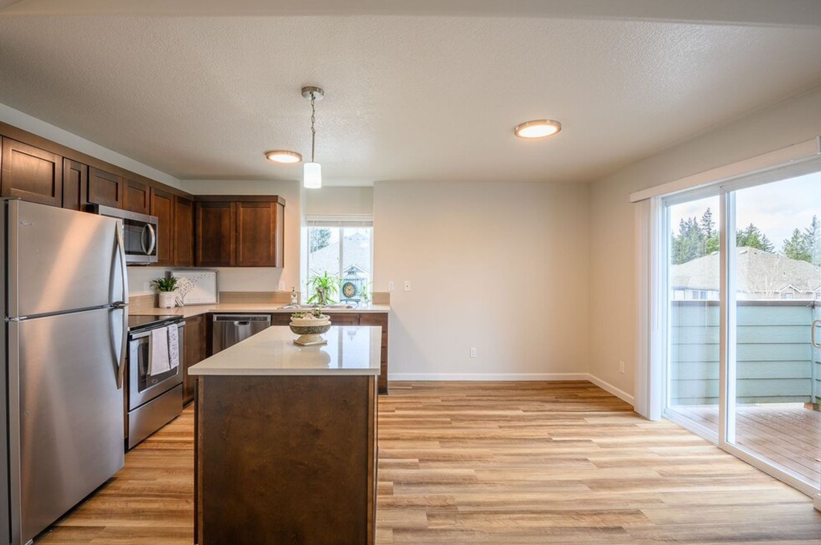 Portland Apartment: 17366 NE Halsey St