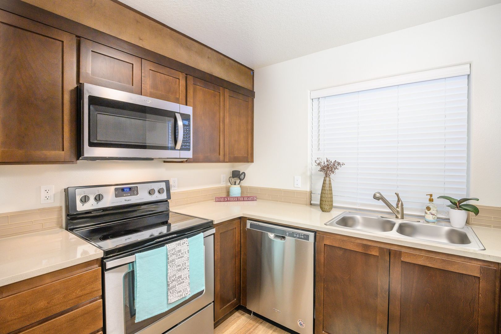 Portland Apartment: 17366 NE Halsey St