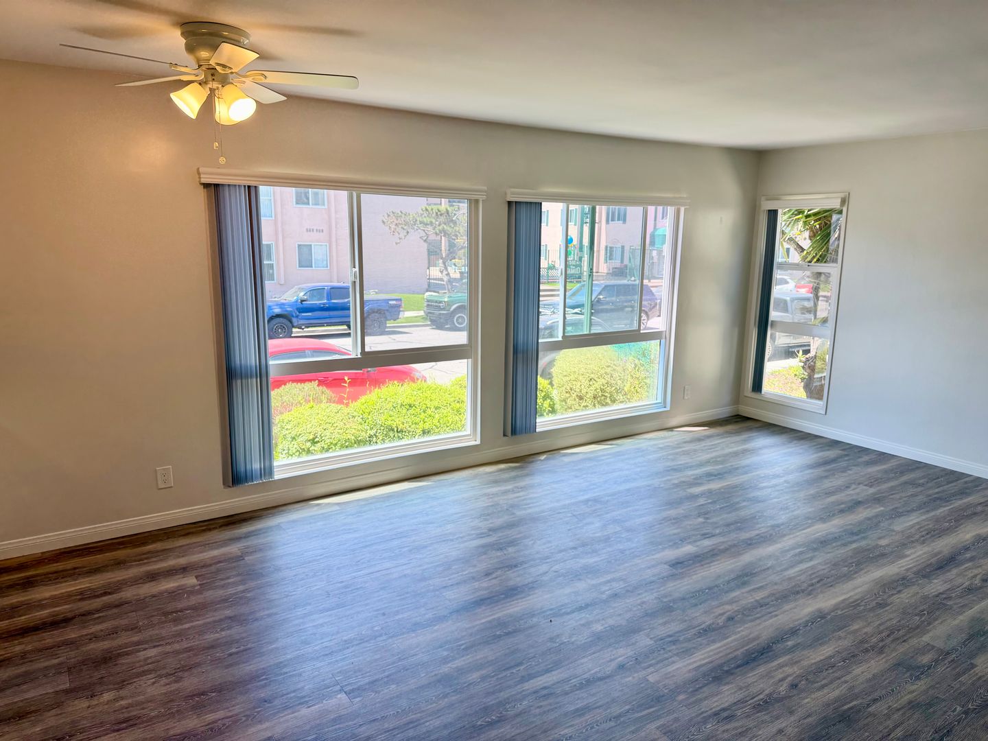 Redondo Beach Apartment: 515 Avenue G