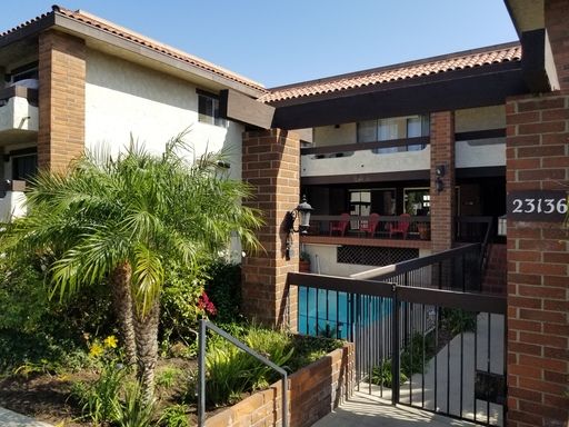 Beautiful 1 bed 1 bath apartment. POOL/LAUNDRY FACILITY/1 CAR PARKING – photo 1