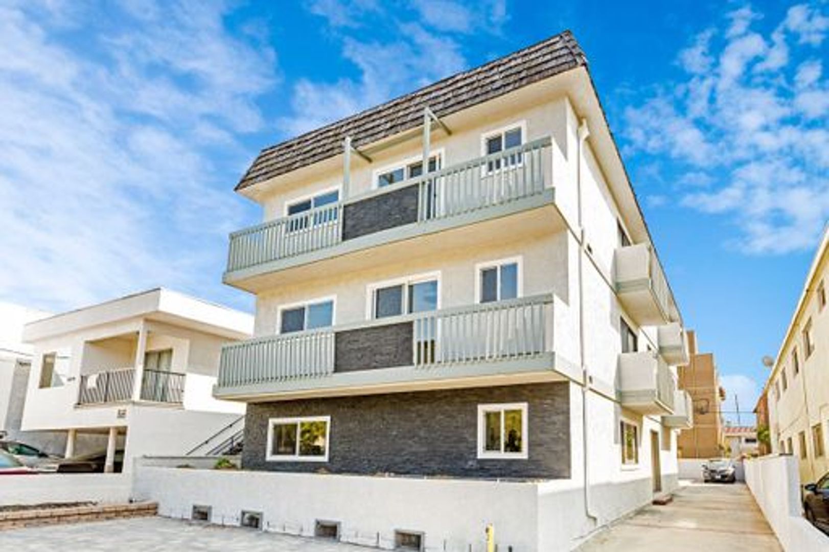 Los Angeles Apartment: 10720 Woodbine St.