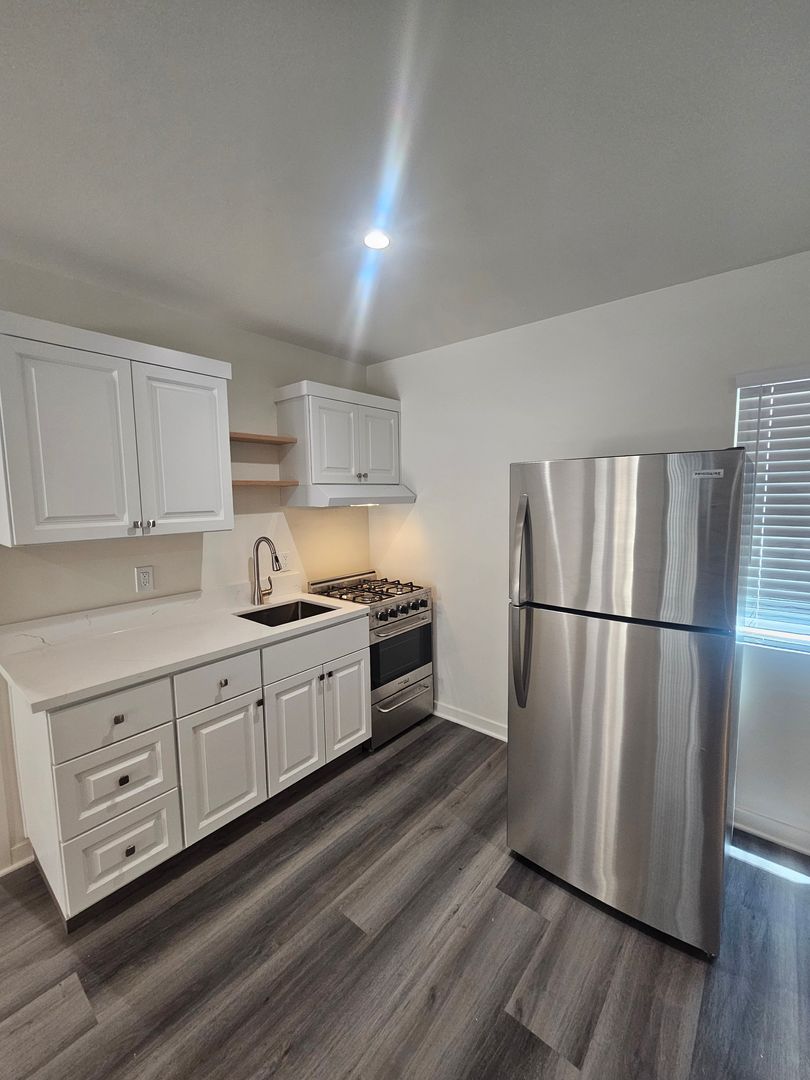 Long Beach Apartment: 1854 San Francisco Ave