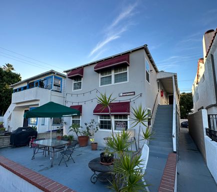 Updated 1bed 1bath beach front apartment – photo 1