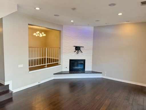 Spacious 3 Bedroom Townhouse 3 blocks from the ocean – photo 1