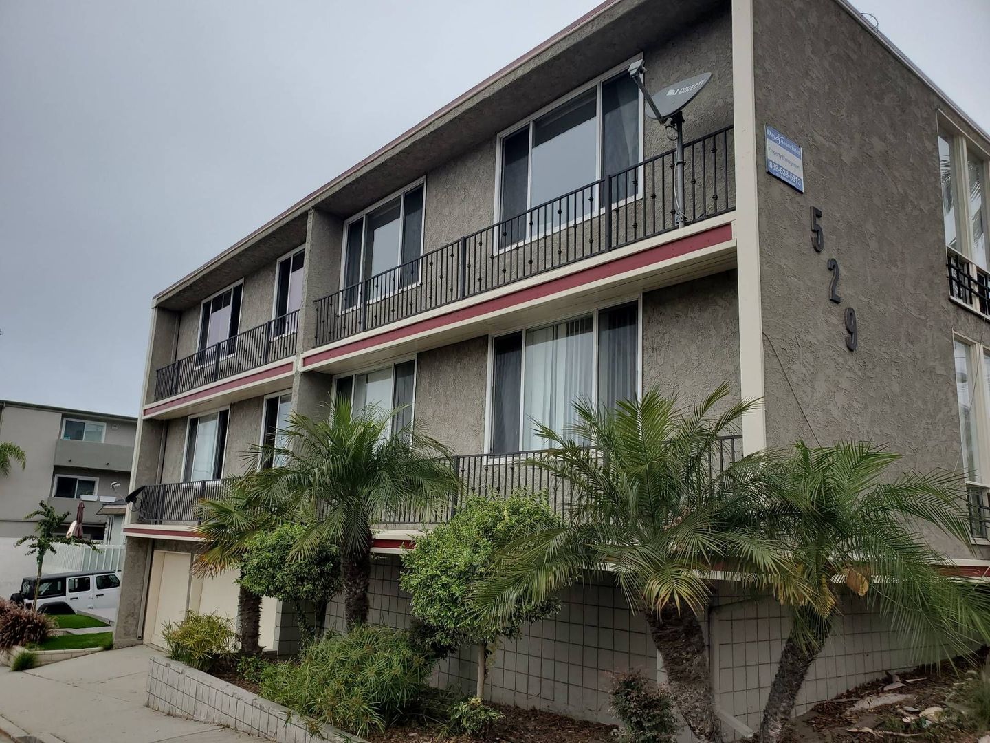 Manhattan Beach Apartment: 529 Manhattan Beach Blvd