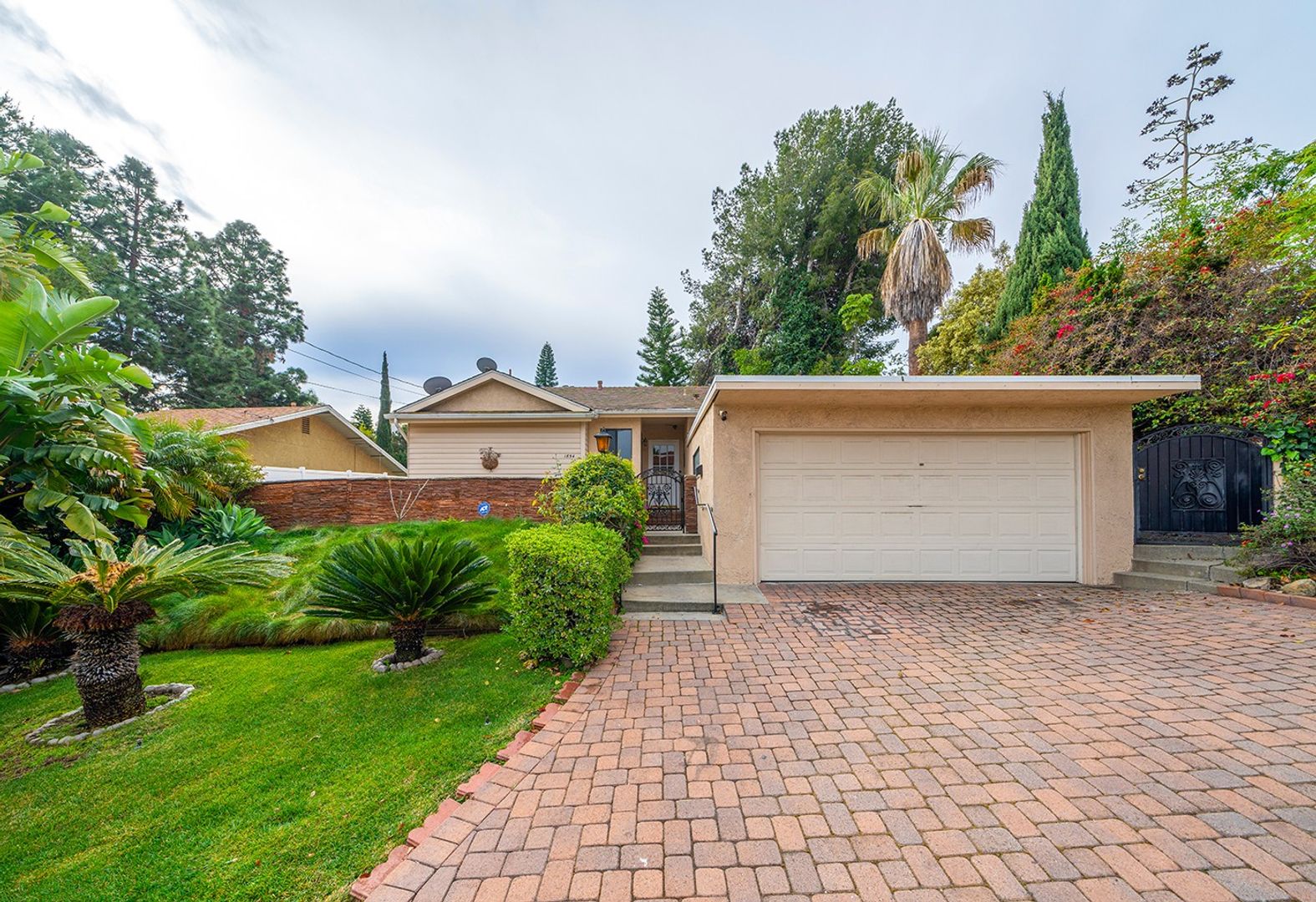 Rancho Palos Verdes House: 1854 W Crestwood Street