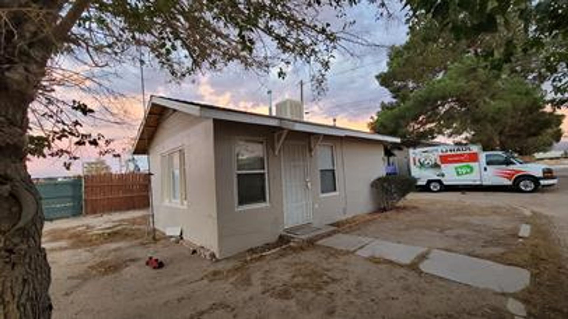 Yermo Apartment: Yermo 6 Pack