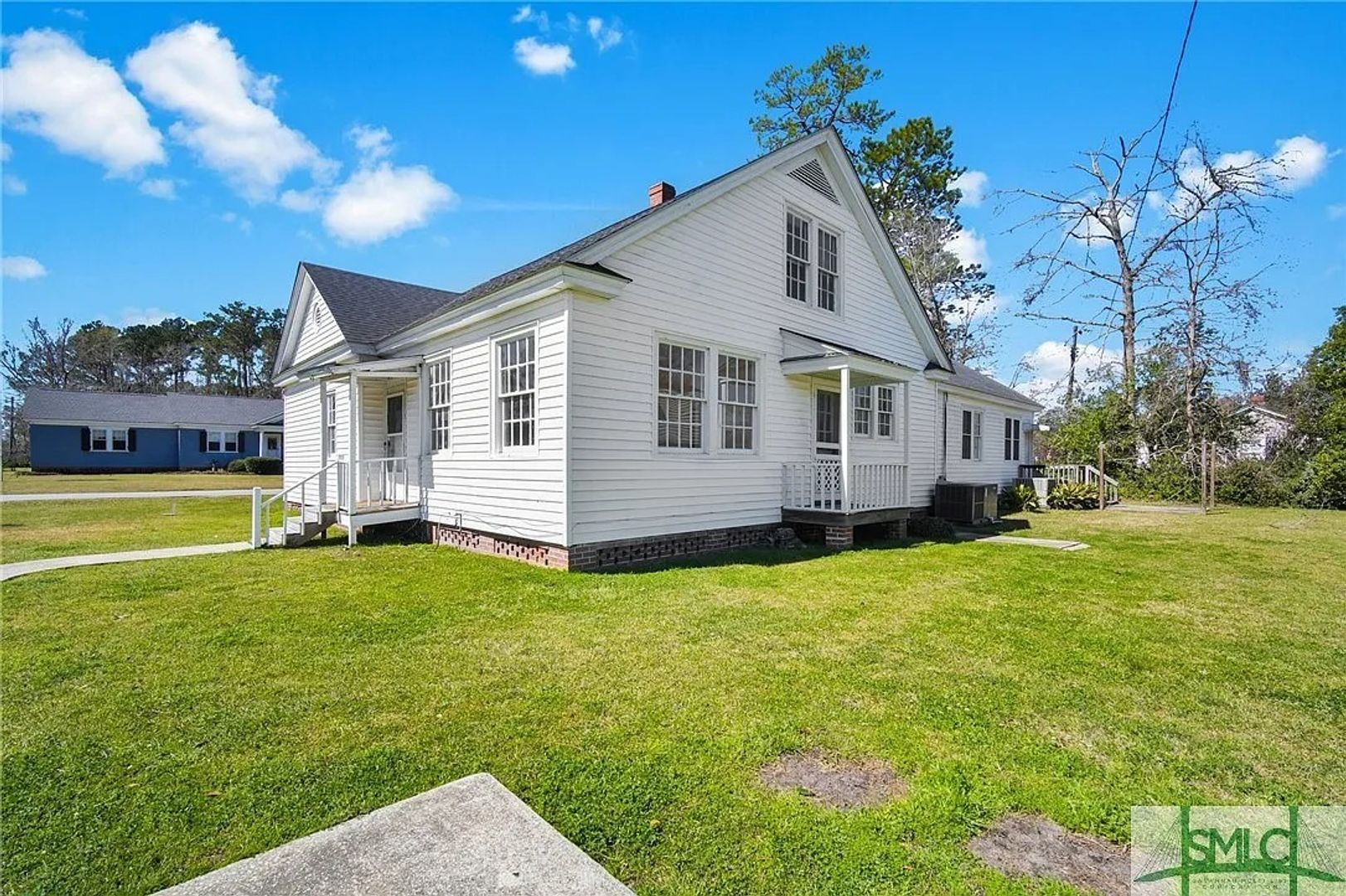 Richmond Hill Apartment: 116 Ivey St