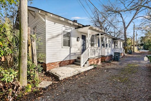 Charming 2BD/1BA in Savannah's Walkable Midtown | In-Unit W/D | Updated Kitchen | Pets Welcome – photo 1