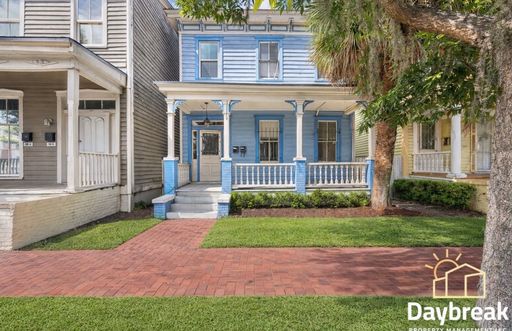 Charming 2 Bedroom, 1 Bathroom Unit - Upstairs - Prime Forsyth Park Location! – photo 1