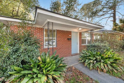 Charming Brick Home with Spacious Backyard | 2BD/1BA in Savannah – photo 1