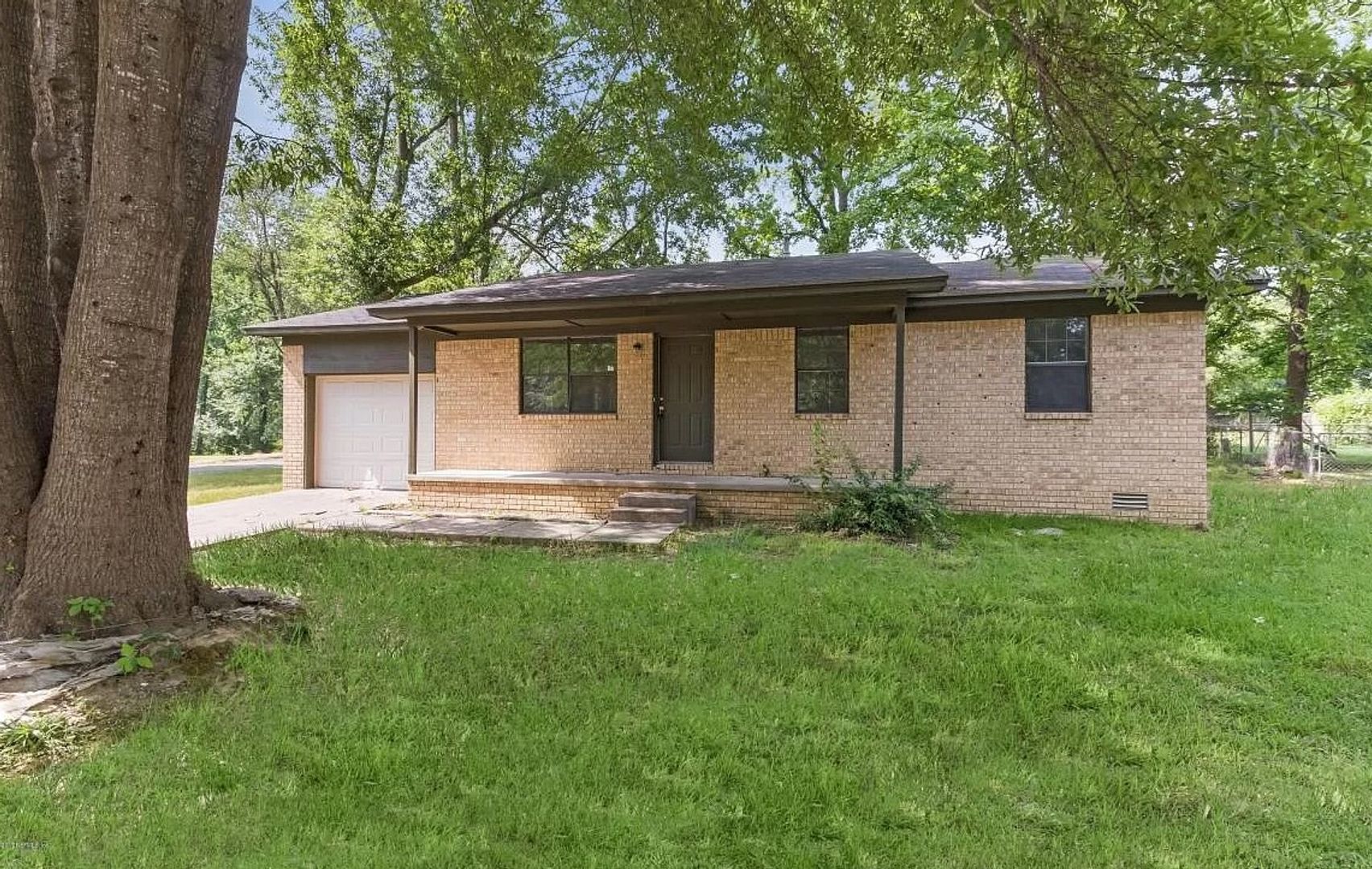 Jacksonville House: 1014 Oneal St