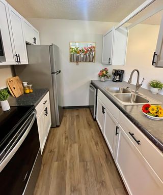 2 Bedroom Bar Style Kitchen w/ Balcony