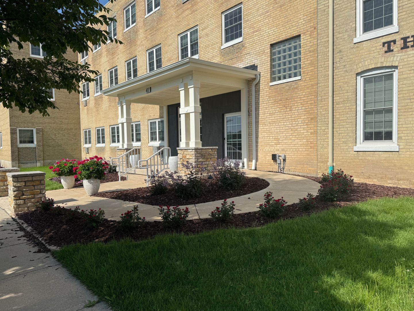 Jefferson Apartment: 411 S. Wisconsin Drive