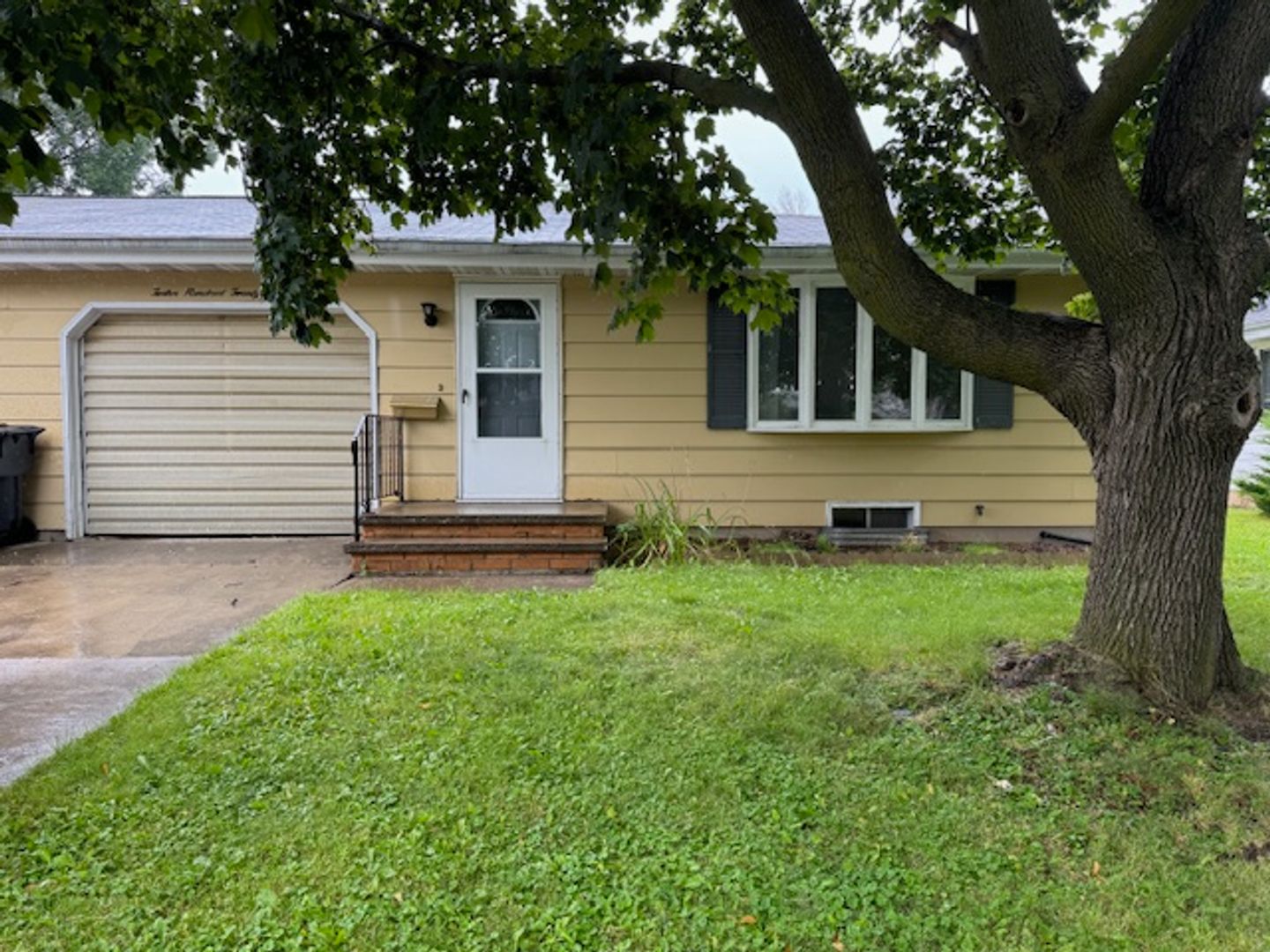 Neenah Apartment: 1225-1227 Primrose Lane