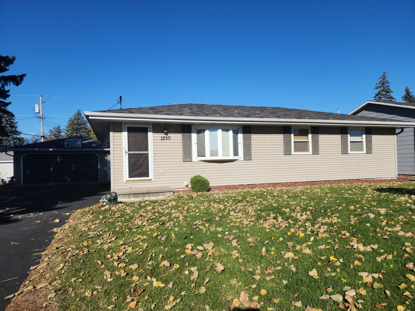 Neenah House: 1250 Burnette St.