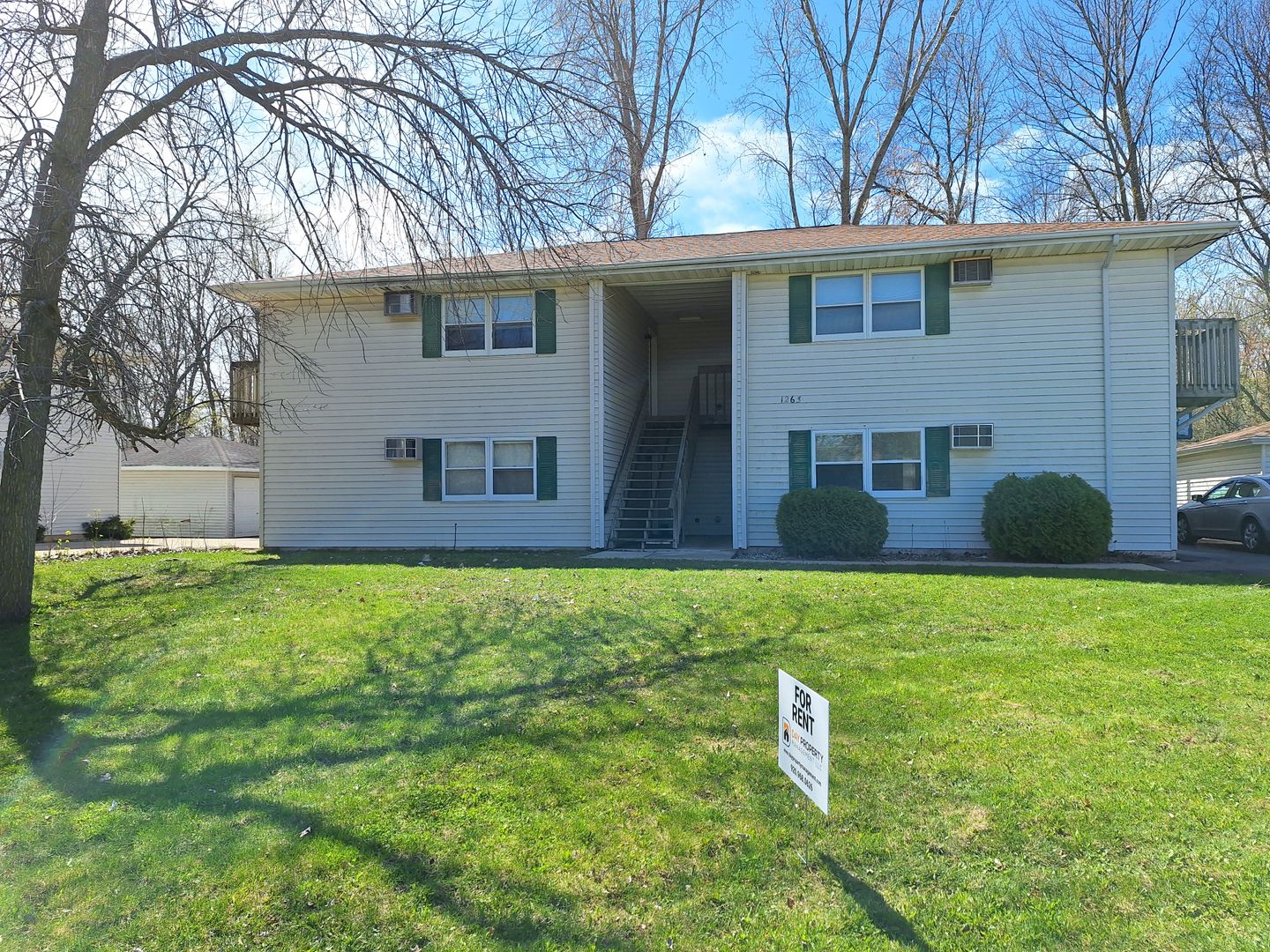 Menasha Apartment: 1263 Manitowoc Rd.
