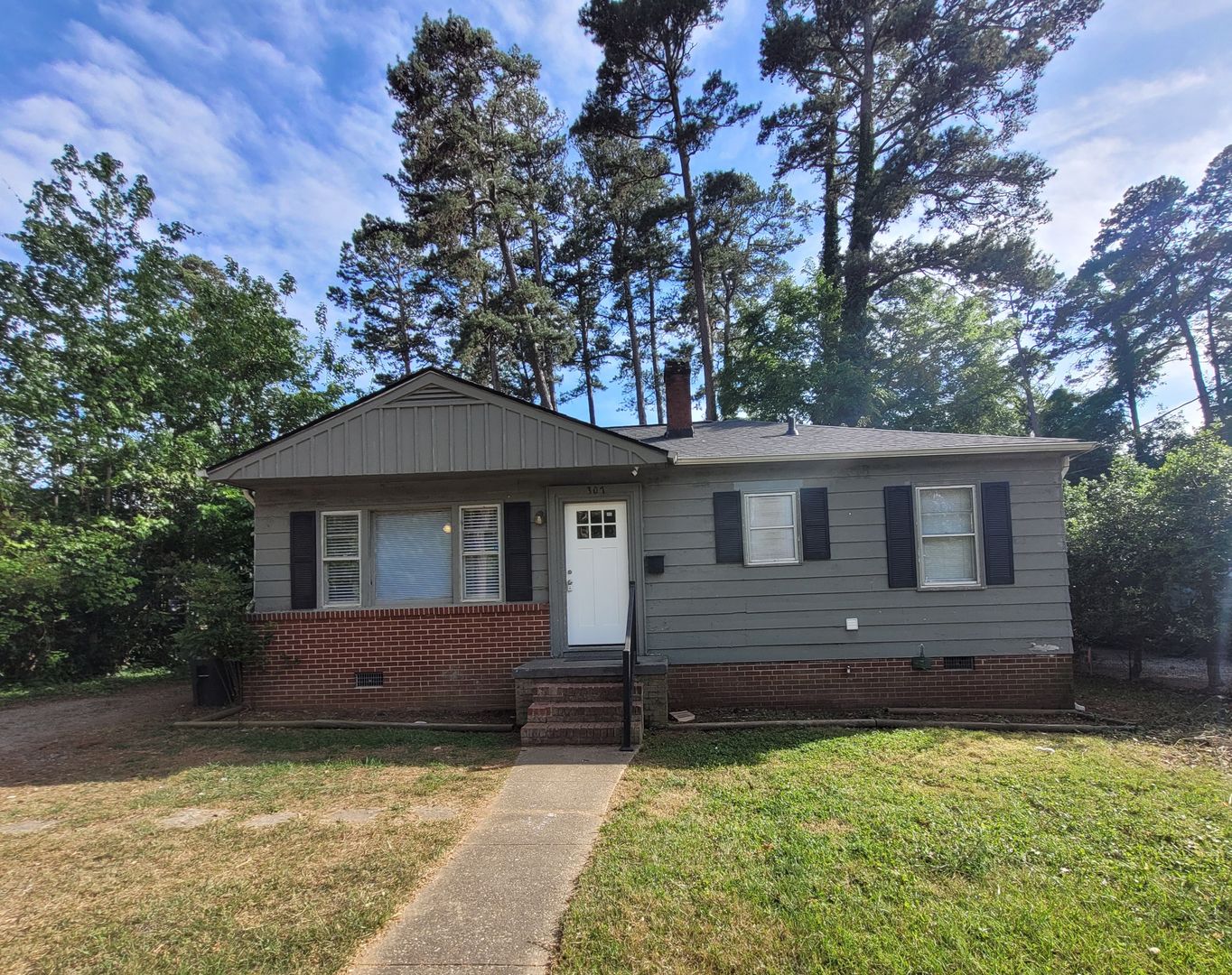 Salisbury House: 307 South Merritt Ave