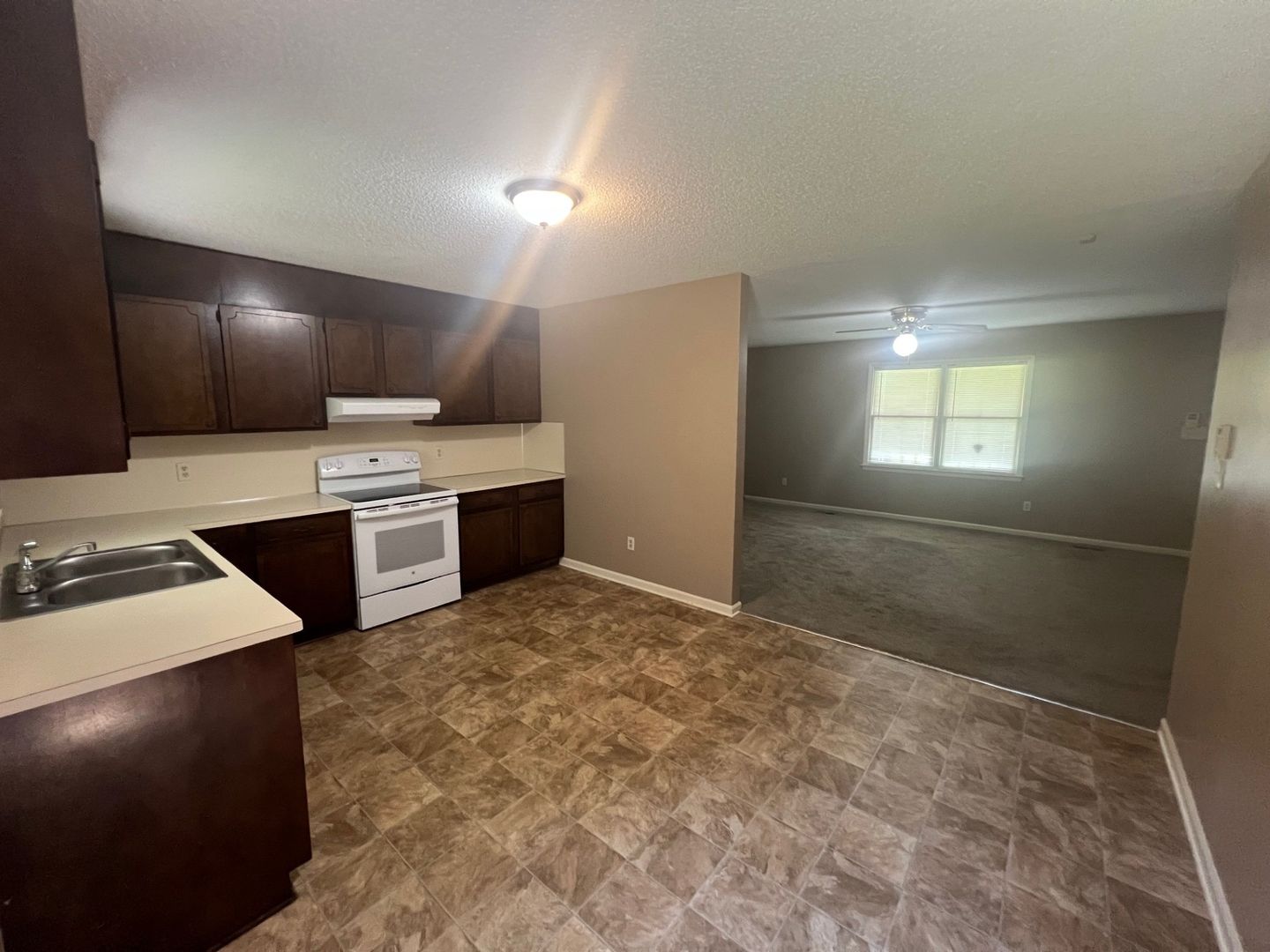 575 10th Ave SE, Hickory, NC 28602