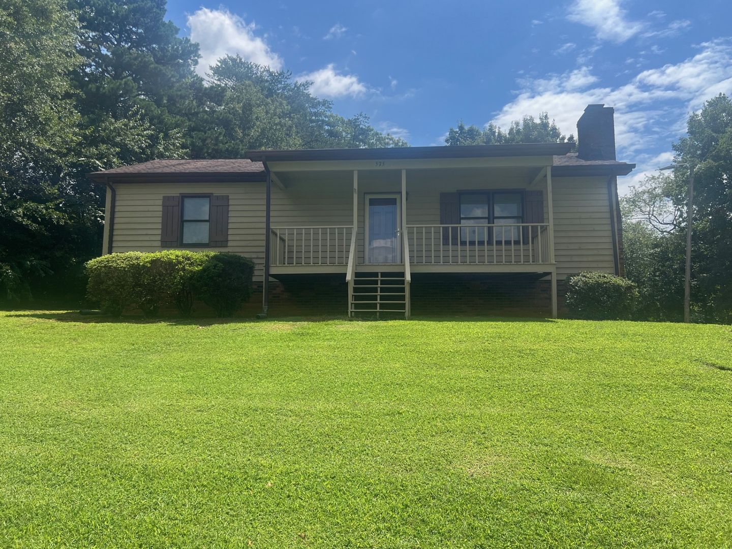 575 10th Ave SE, Hickory, NC 28602