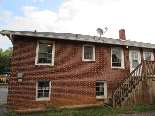 Lovely 2 Bed/1 Bath Apartment - Statesville - Washer/Dryer Included - Lawn Maintenance Included - NO PETS – photo 1