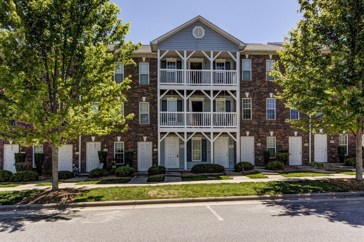 Mooresville House: 106-105 Locomotive Lane