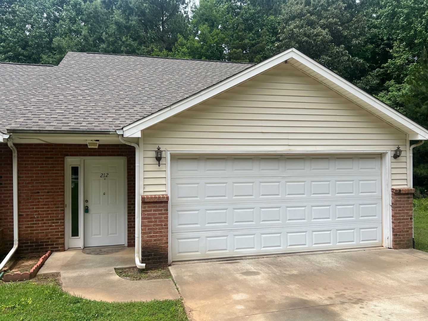 Mooresville House: 212 Doolie Road