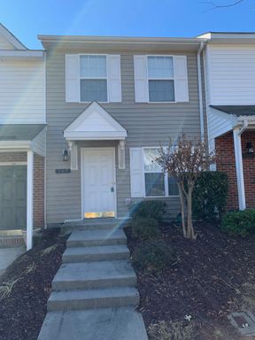 Charming 2 Bed/ 1.5 Bath Townhome in Desirable Brookhaven Neighborhood - Community Pool - Walking Trails – photo 1