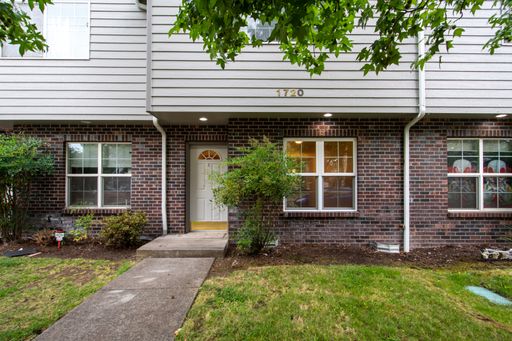 Spacious & Cozy 2 bedroom, 2.5 bathroom Townhome. – photo 1