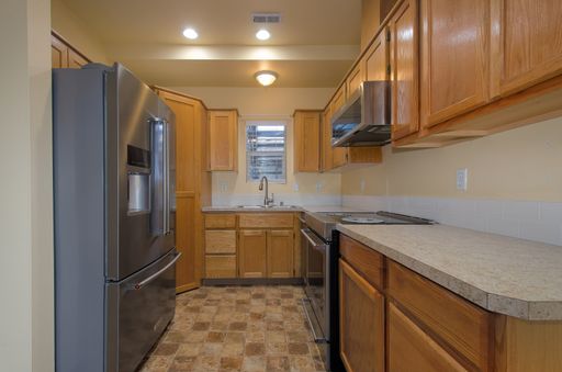 Lovely 2BD Condo With Garage Near Vancouver Mall – photo 1