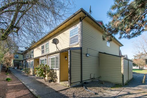 Cute 2bd Condo in Fairview