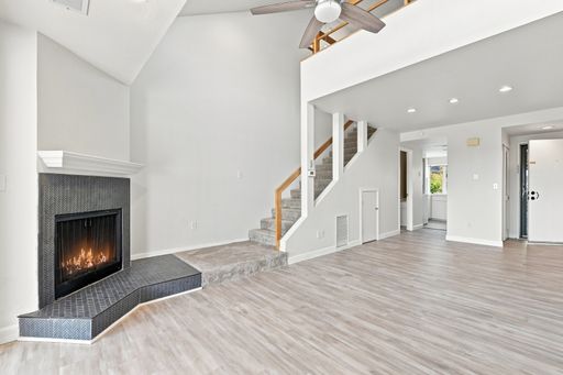 1BD WITH RIVER VIEWS! This place is it. Overlooking the Columbia river – photo 1