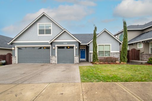 Spacious 3BD with Bonus Room in Great Vancouver Neighborhood – photo 1