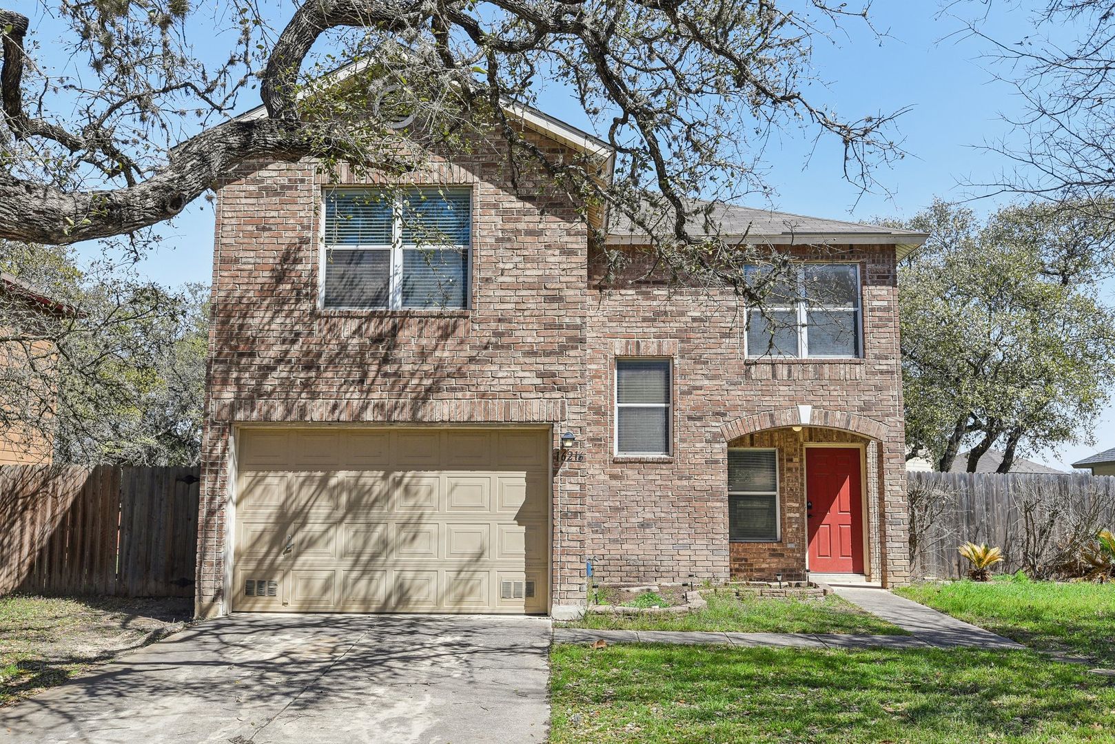 Selma House: 16216 Ike Lane