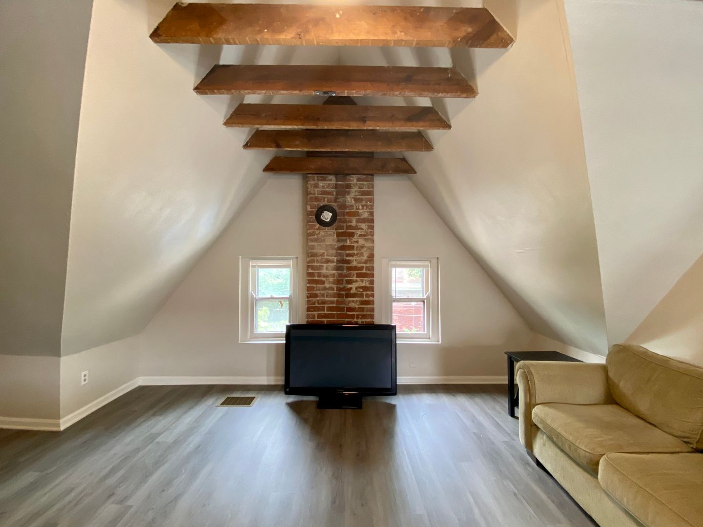 Cincinnati Apartment: 146 Parker St