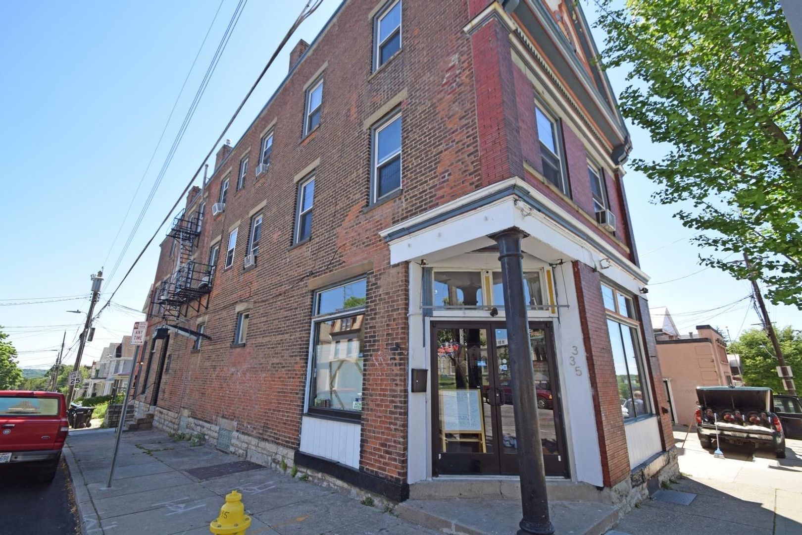 Cincinnati Apartment: 335 W McMillan St.