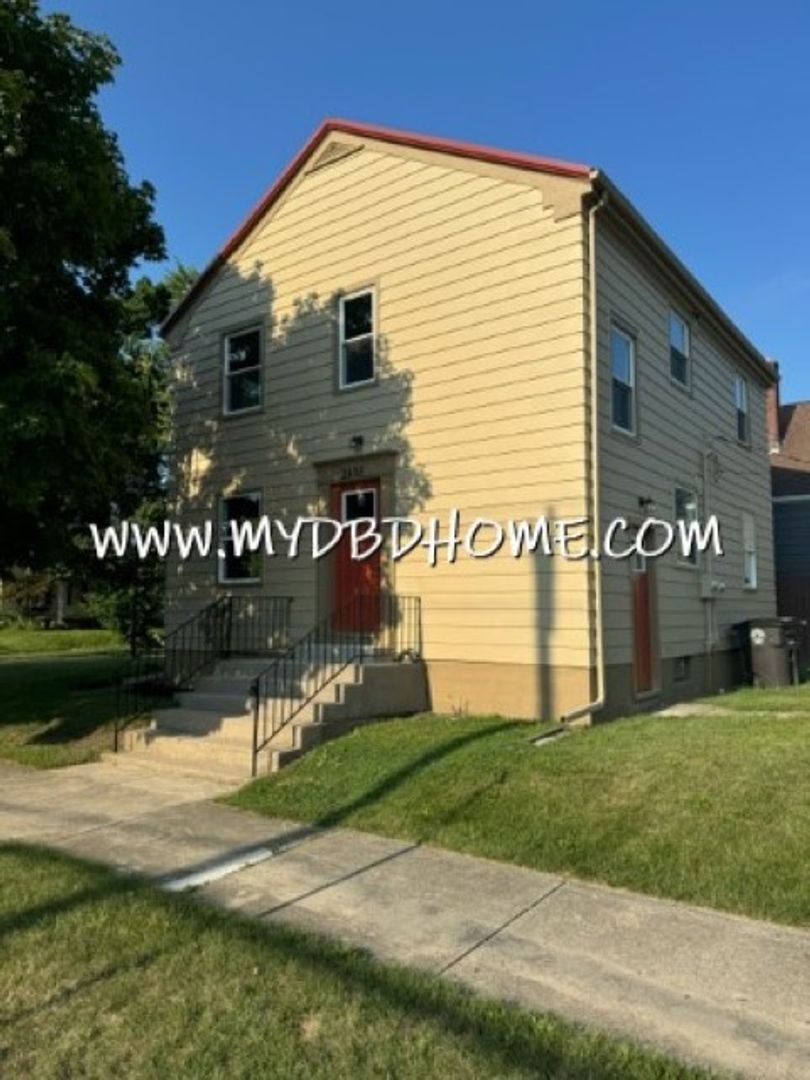 Fort Wayne Apartment: 2405 Carew St..