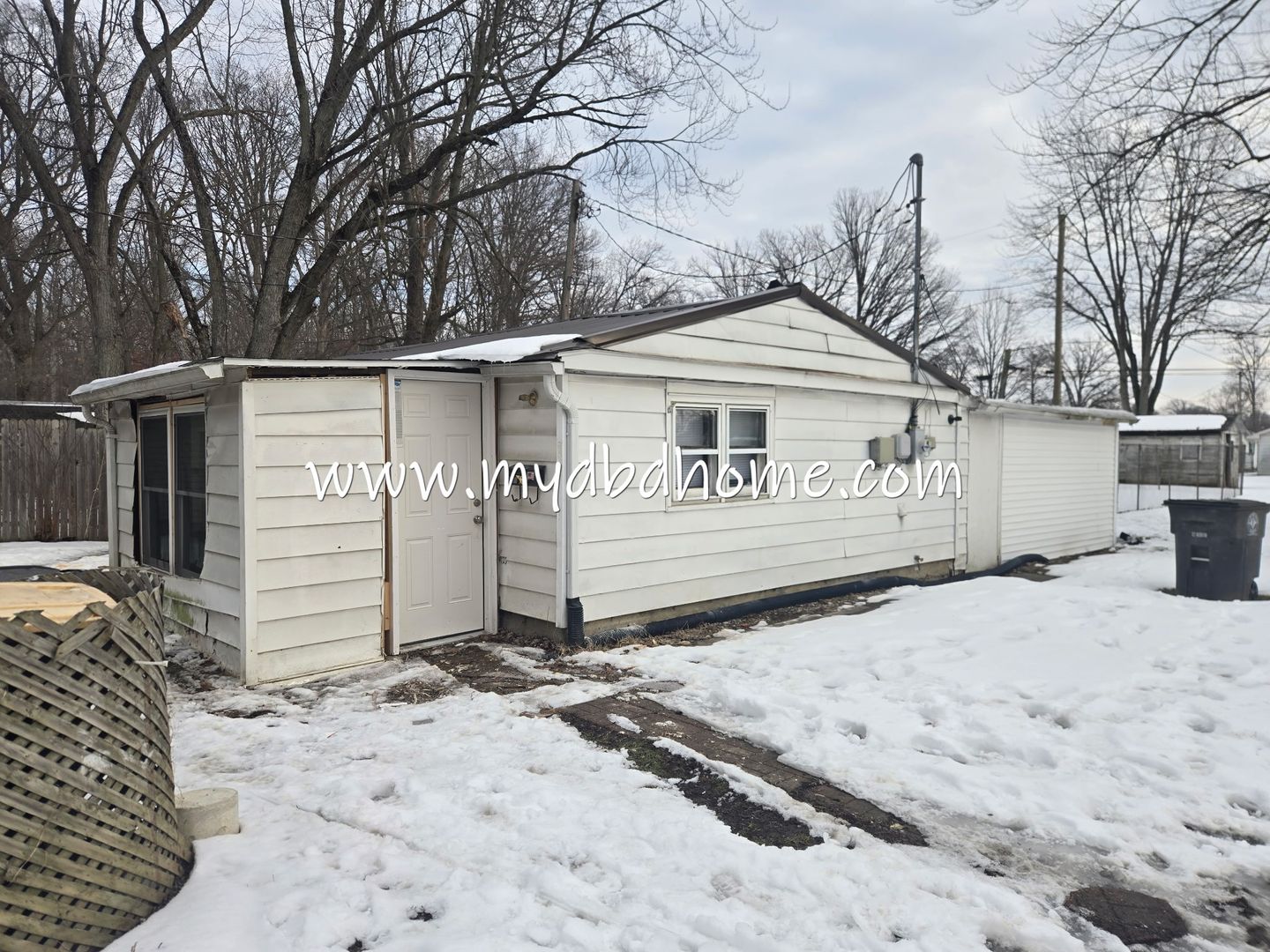 Fort Wayne Apartment: 2203 Rehm Dr