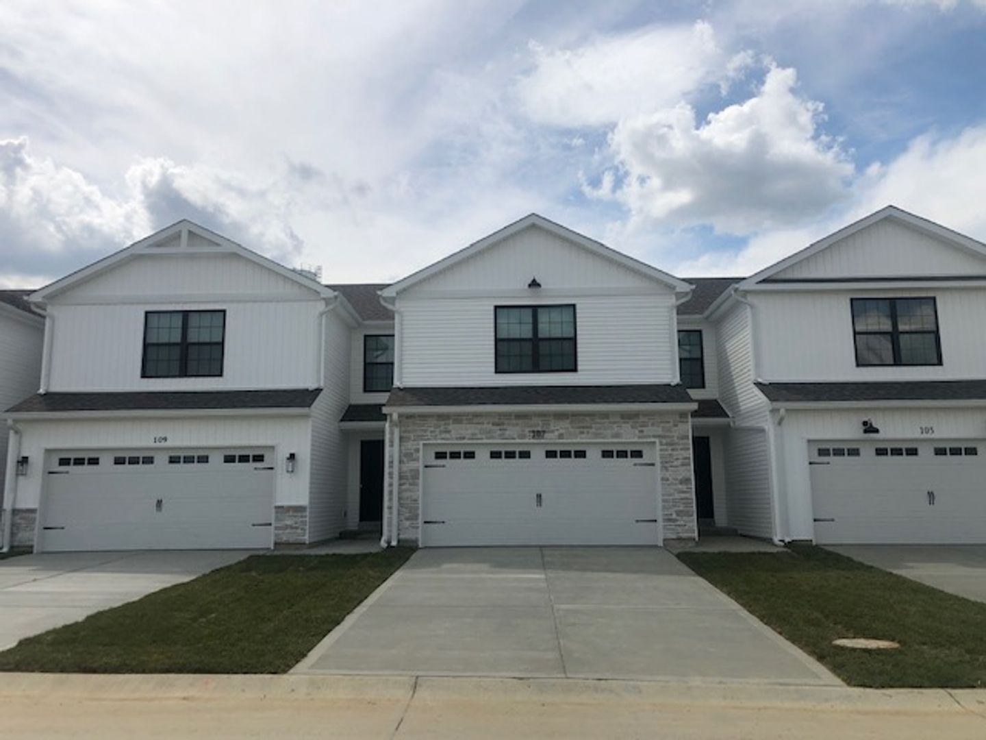 Moscow Mills Townhome: 101-193 Quail Run Circle