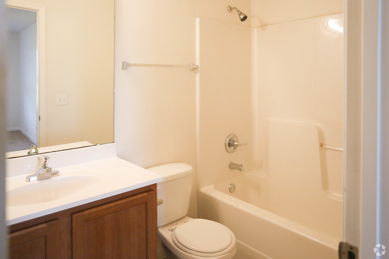 Moscow Mills Apartment: 4 Quail Run Blvd.