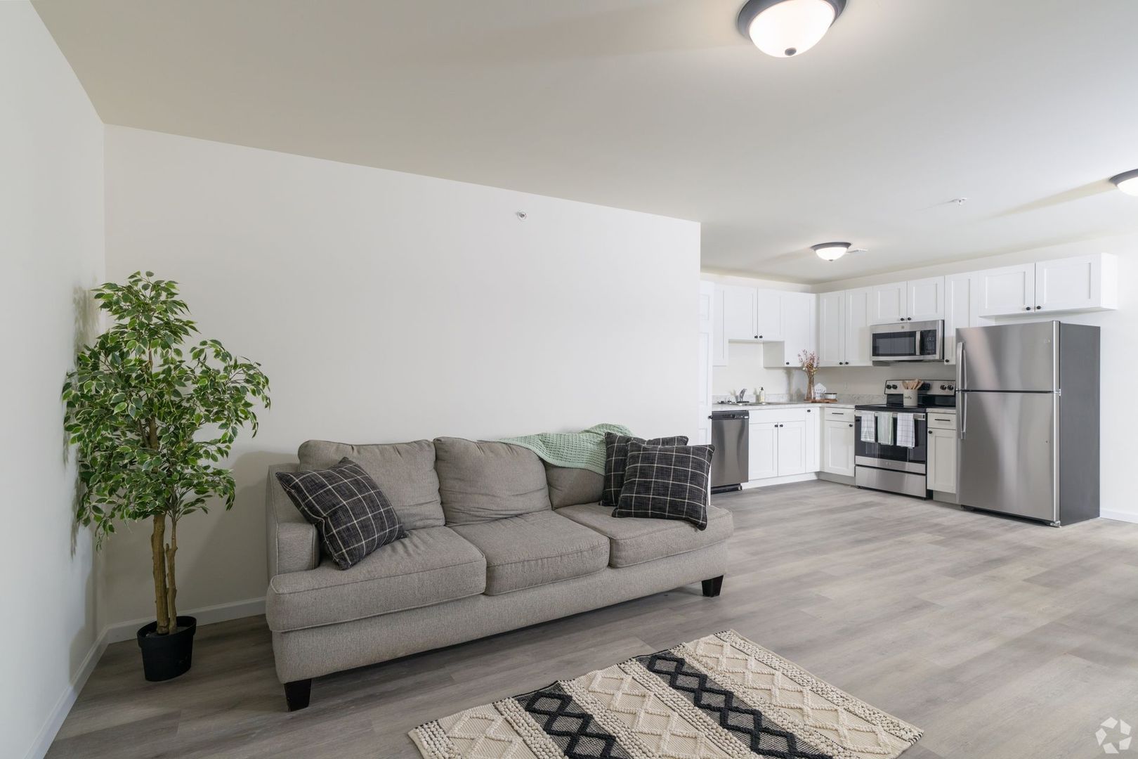 Moscow Mills Apartment: 211 Quail Run Drive