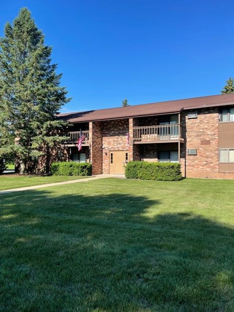 Green Bay Apartment: 2985 Mossy Oak Circle