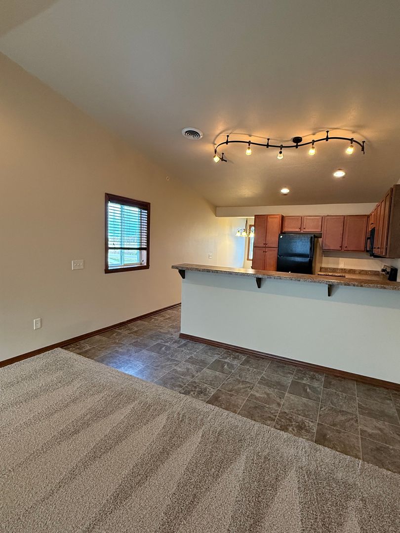 De Pere Townhome: 2122 South Broadway