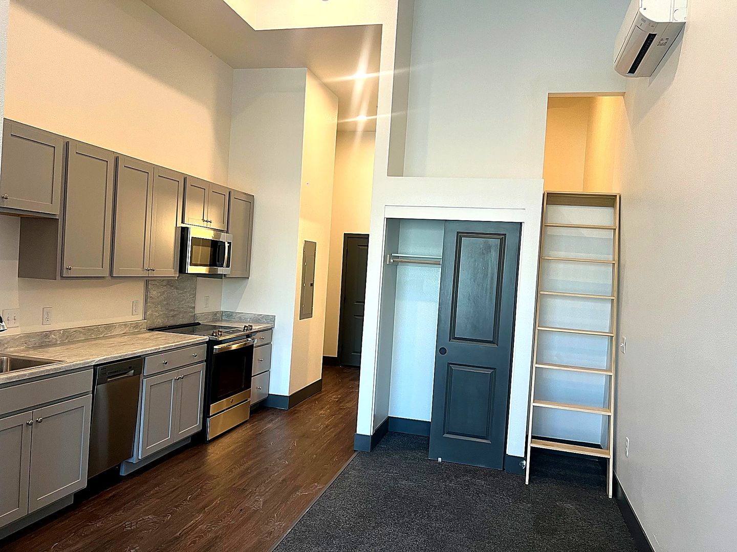 Reno Apartment: 420 Valley Road