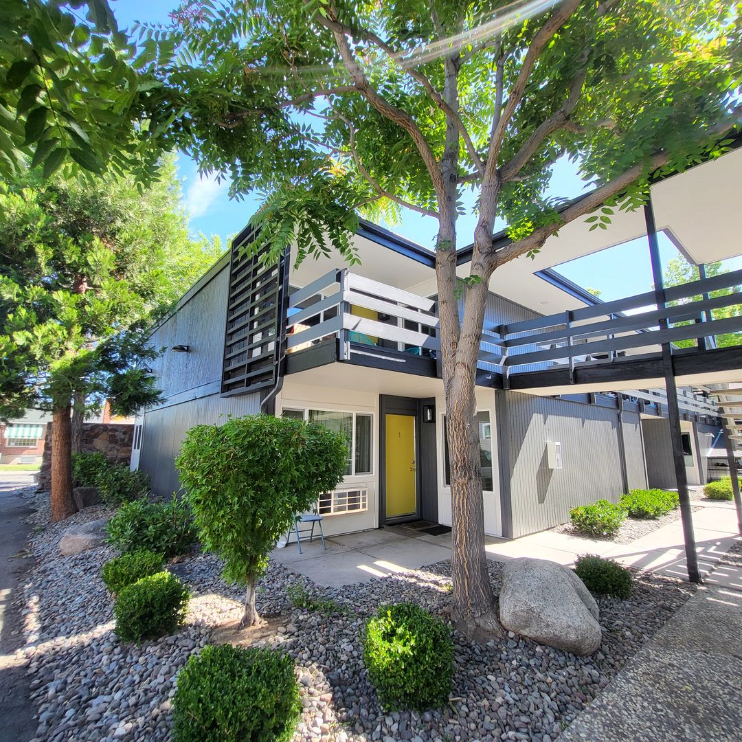 Reno Apartment: 300 W Pueblo Street